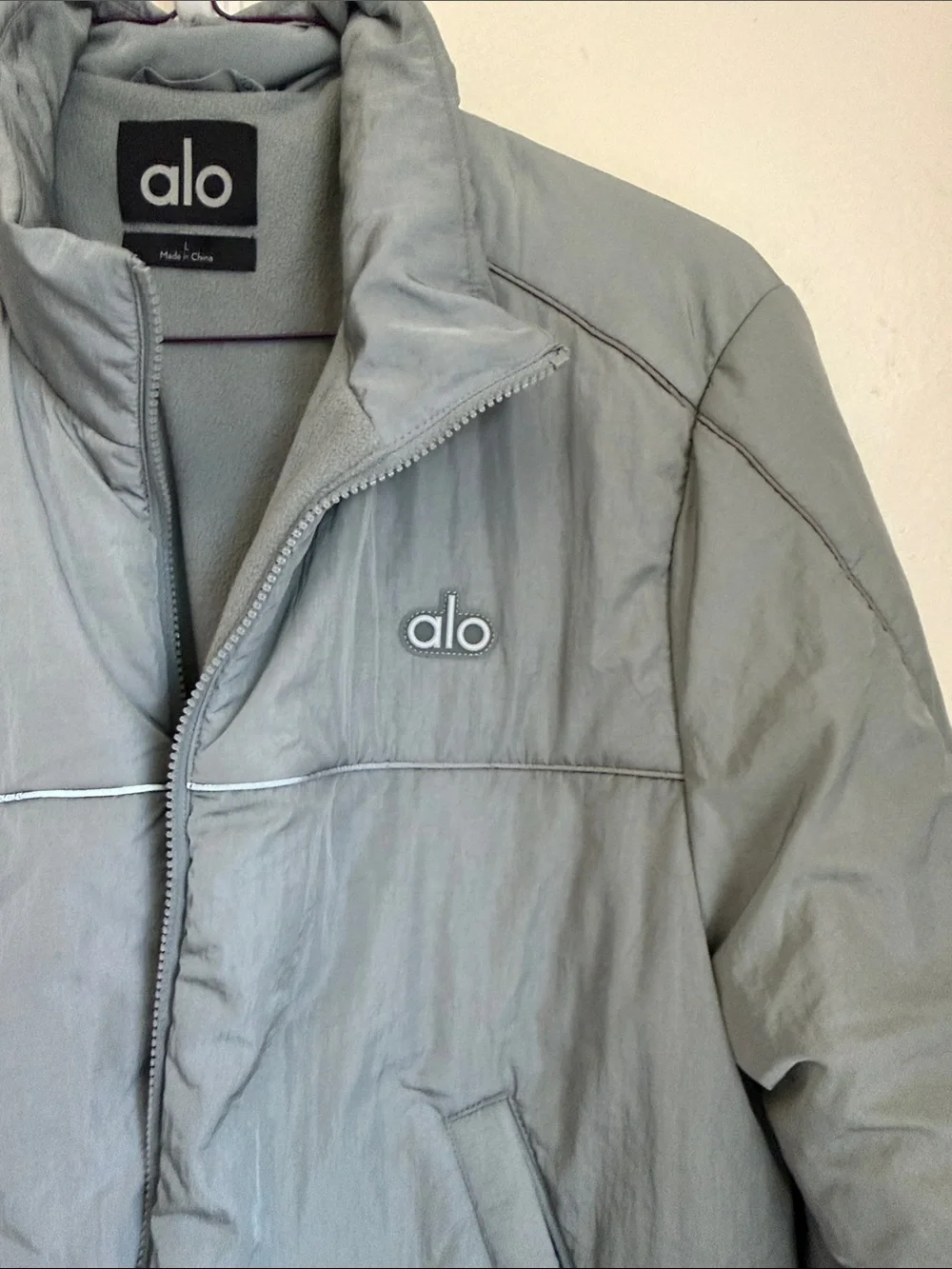 ALO Yoga   Light Gray Quilted Puffer Jacket